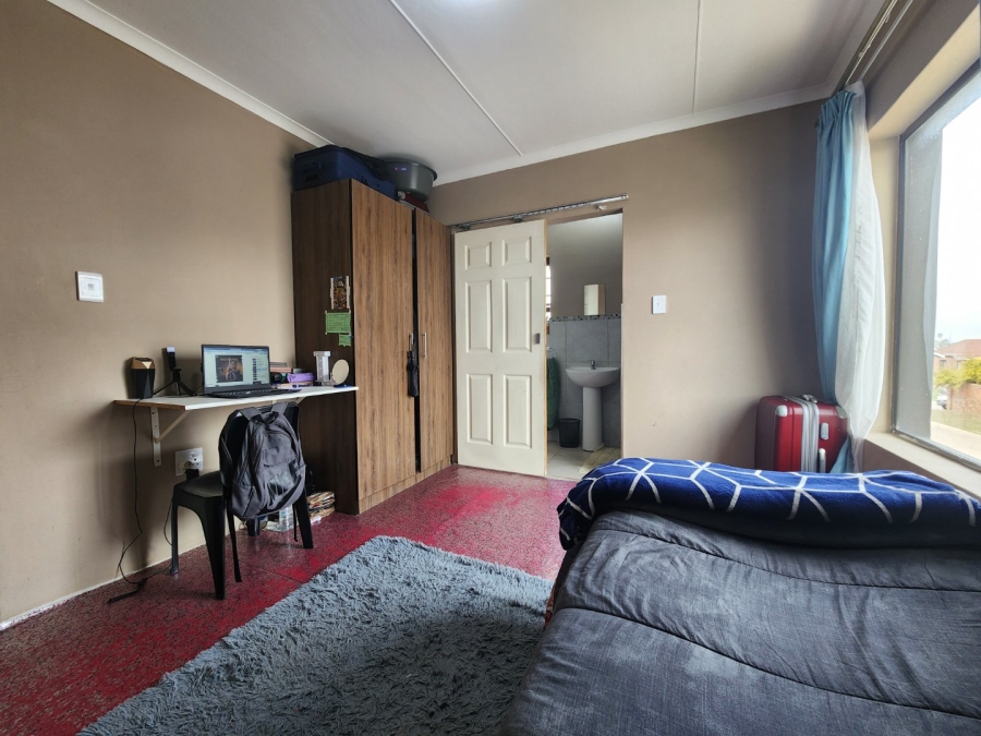 4 Bedroom Property for Sale in Levallia Western Cape